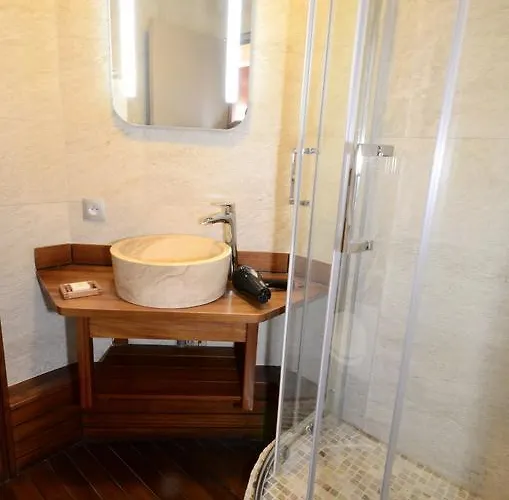 Hotel Confort 13 (adults Only) 3*